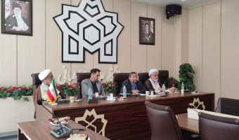نشست استادان گروه پژوهشی مطالعات میان رشته ای قران کریم با موضوع "وظیفه حاکمیت سیاسی در مقابل مطالبات مردم از منظر قران" برگزار شد.