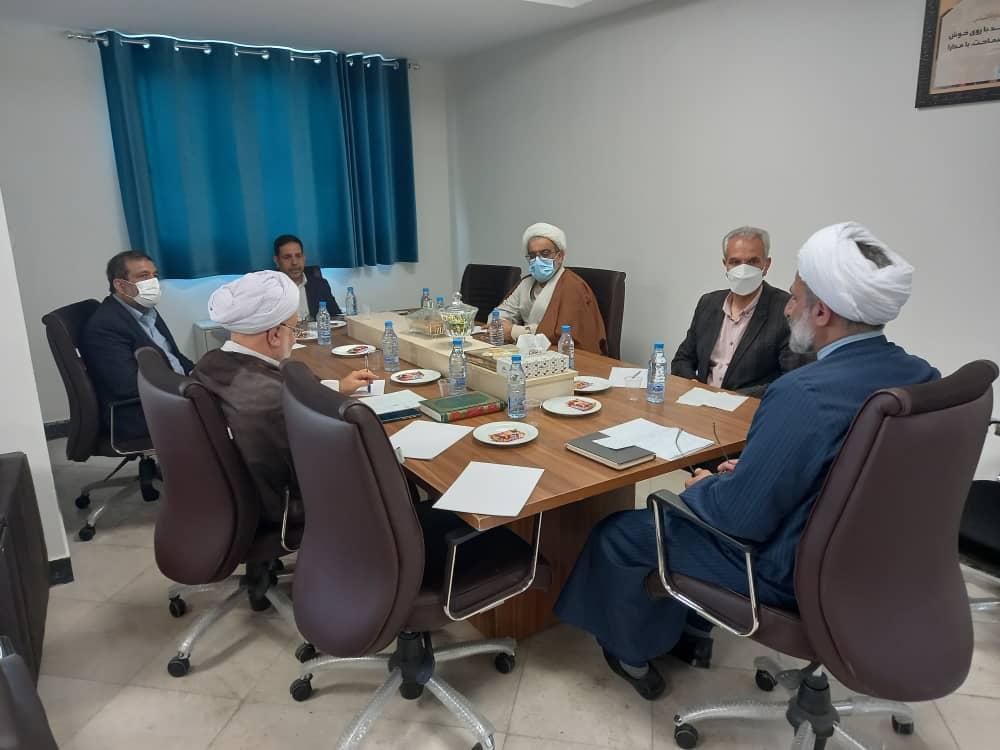 برگزاری اولین نشست اعضای گروه پژوهشی مطالعات میان رشته ای قران کریم در محل حوزه ریاست دانشکده الهیات و معارف اسلامی