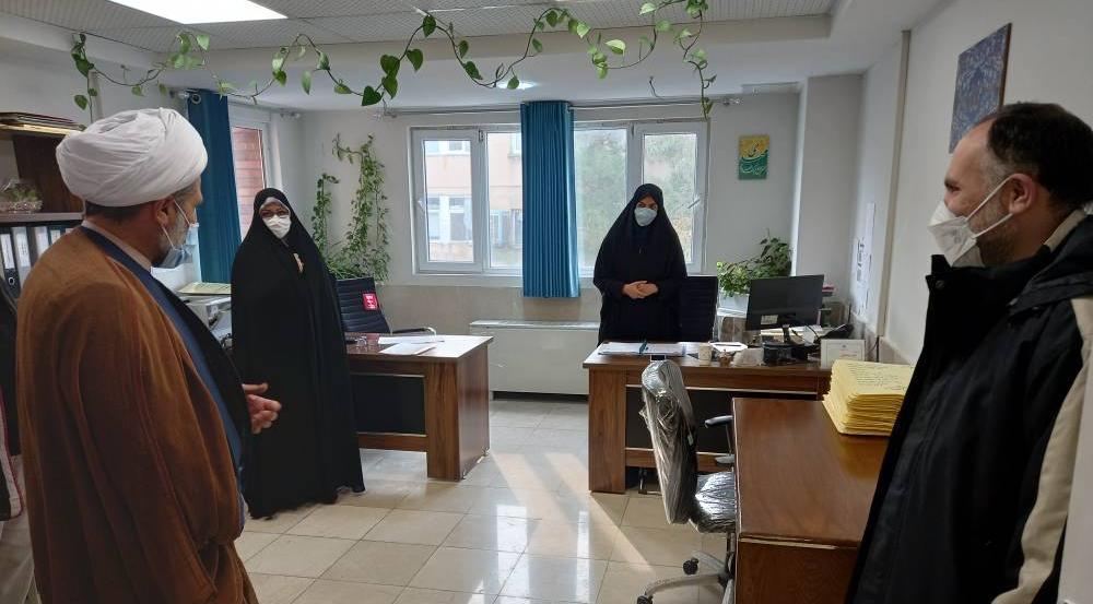 ایام گرامیداشت روز زن از همکاران خانم دانشکده الهیات و معارف اسلامی تقدیر بعمل آمد