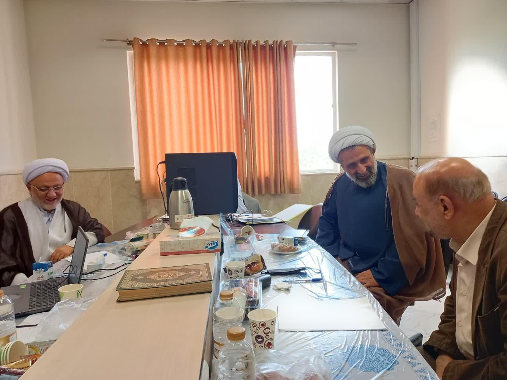 بازدید رییس دانشکده الهیات و معارف اسلامی از محل برگزاری مصاحبه جذب دانشجویان دوره دکتری